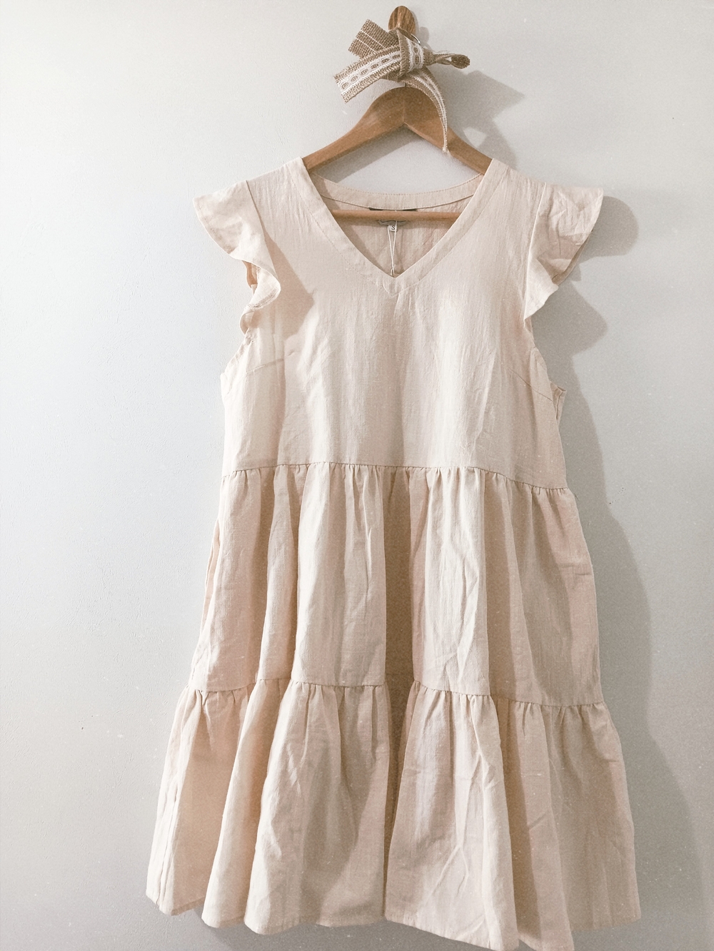 EVERKAKI CREAM COTTON RUFFLED SLEEVE VNECK TIERED POCKETED MINI DRESS SMALL